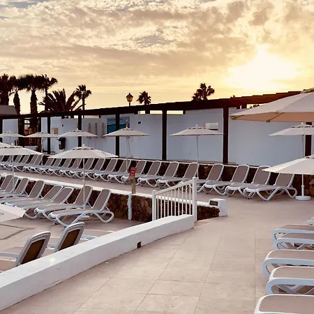 מלון דירות Caleta Dorada 3*