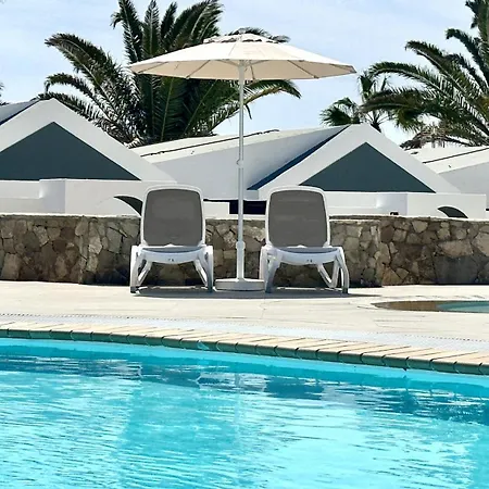 מלון דירות Caleta Dorada 3*